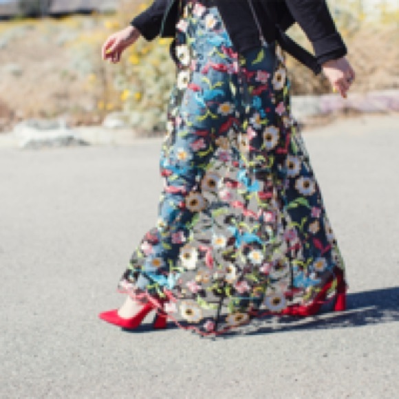 Beautiful Sheer Overlay Dress - Picture 11 of 11